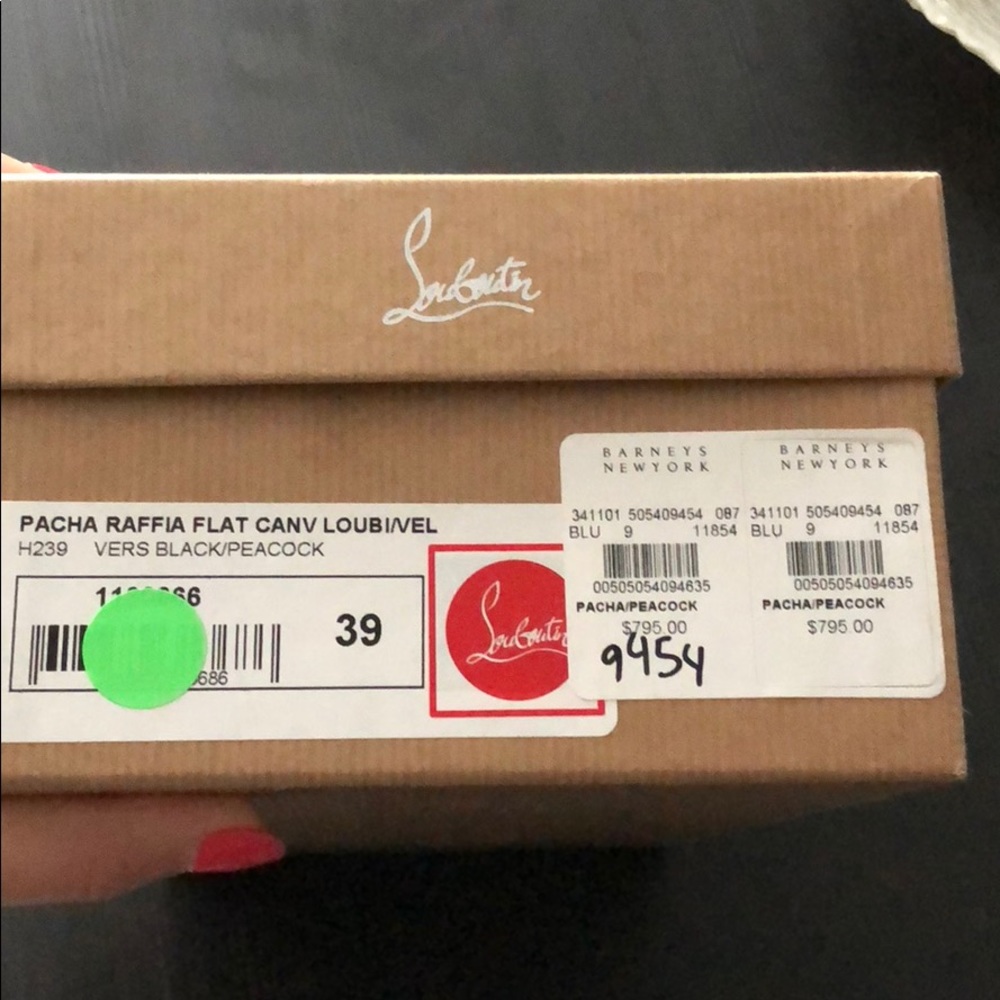 Christian Louboutin Peacock Pacha Raffia Flat - Picture 8 of 8